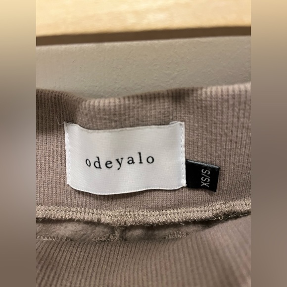 Odeyalo Patzzi Pant - Picture 8 of 9